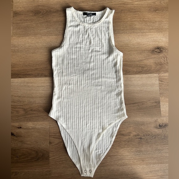 Forever 21 Woman’s White Ribbed Bodysuit - Size Small- EUC - Picture 1 of 5